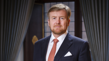 Koning bezoekt Ahoy voor kijkje bij opbouw Songfestival-podium